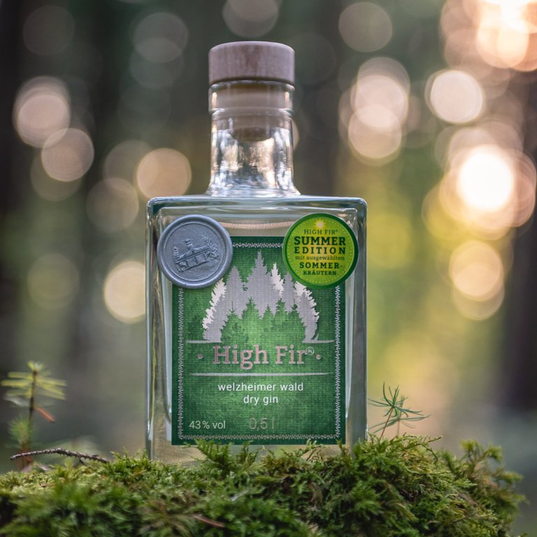 Die High Fir Summer Edition ist ein aromatischer Gin mit frischer Minze und Basilikum.